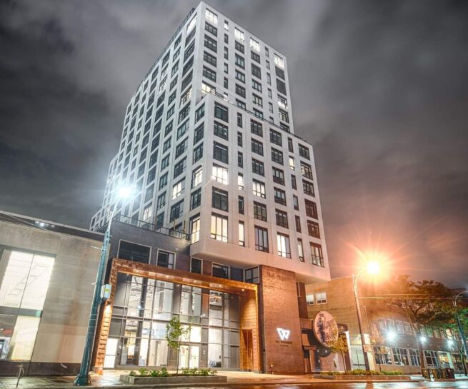 484 Spadina Night Image